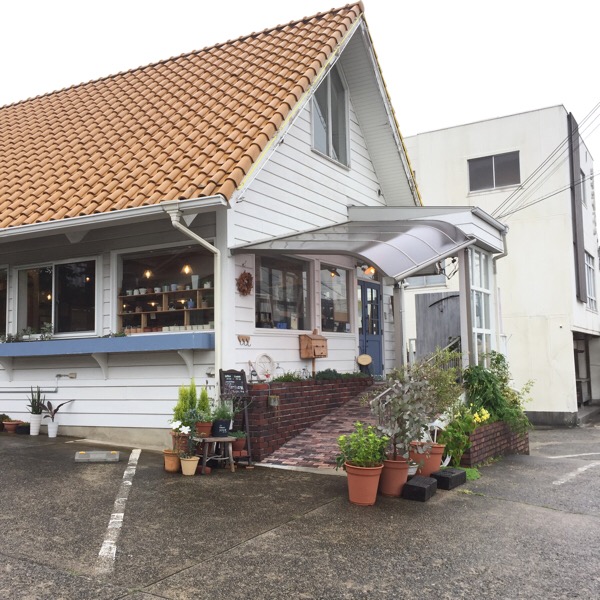 神戸市西区のハンドメイド作品やプラモデルが並ぶ Cafeこはる さんにランチを食べに行ってきました 造花 フェイクグリーンの配達とレンタル 神戸 Kaen カエン