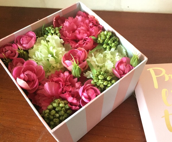 100均 ダイソー の造花だけで作る可愛いフラワーボックスの作り方を動画で紹介 造花 フェイクグリーンの配達とレンタル 神戸kaen カエン
